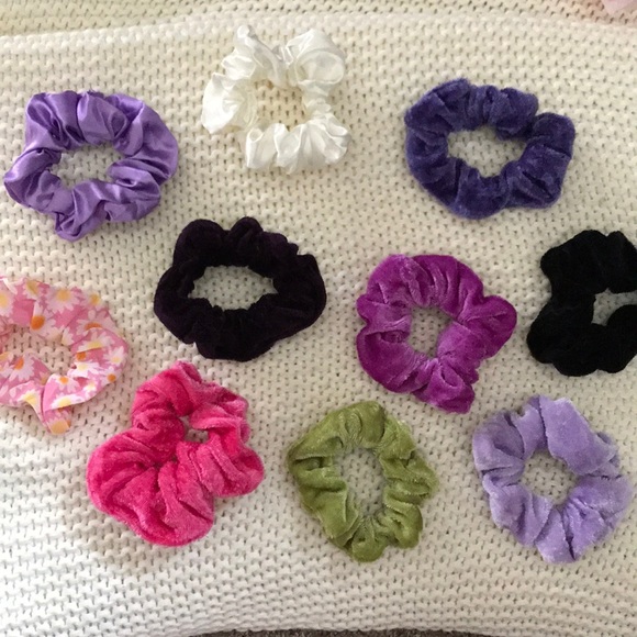 5 NWOT Scrunchies - Picture 6 of 15